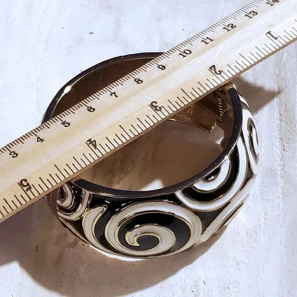 Mid-Century Style Retro Enamel Black White Gold Hinged Wide Bangle Bracelet - Picture 10 of 10